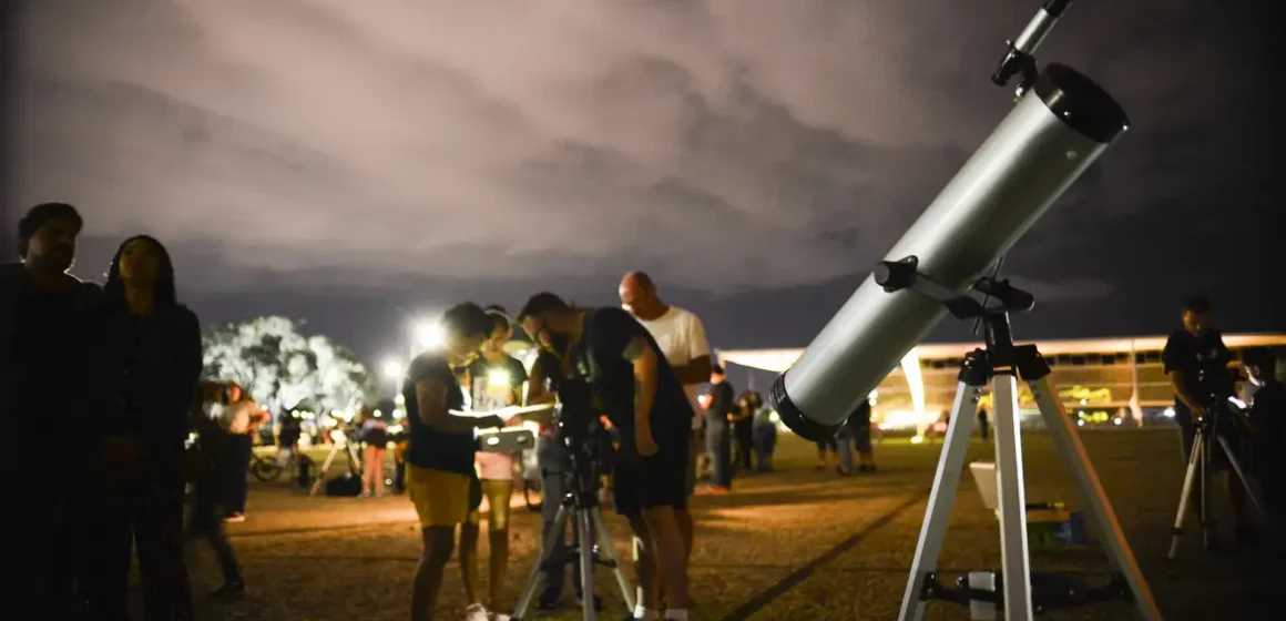 astronomia_na_praca_mcajr_abr_0705223864_0 Cometa que passará perto da Terra poderá ser visto no Brasil