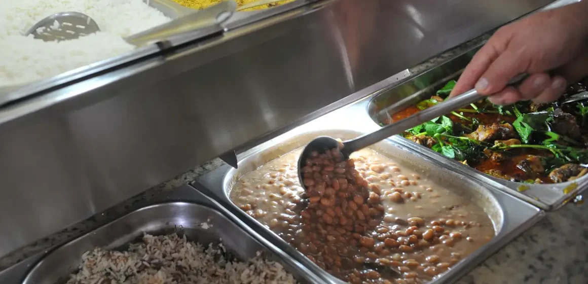 Maioria dos trabalhadores leva marmita para o trabalho, diz estudo