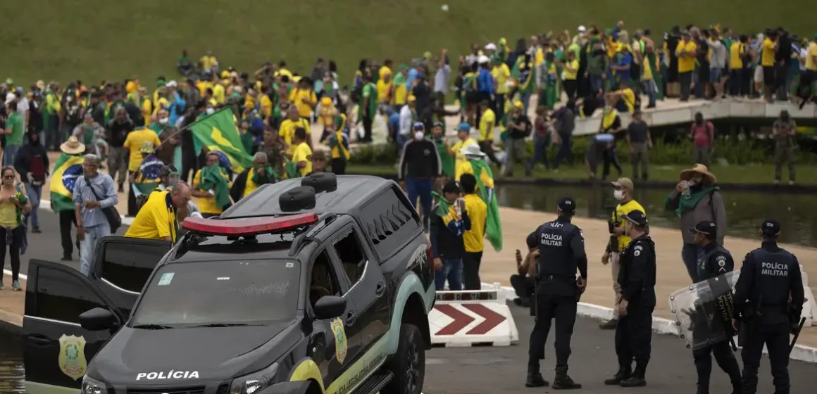 Moraes determina extradição de foragidos do 8/1 que estão no exterior