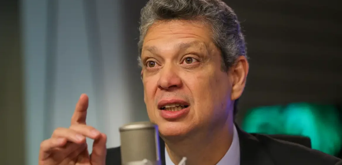 PEC 6×1 ainda não foi discutida no núcleo do governo, diz ministro
