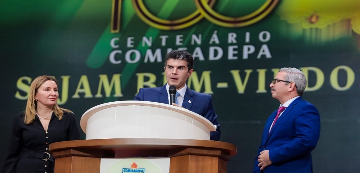 Helder participa de solenidade com a Assembleia de Deus e firma compromisso