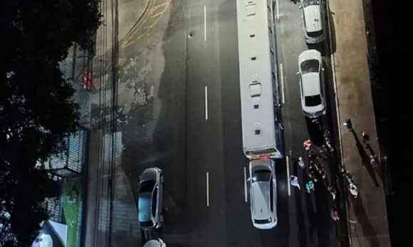 Acidente envolve carro e ônibus em Belém