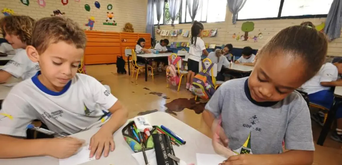 arquivo_escola Brasil aumenta investimento público em educação