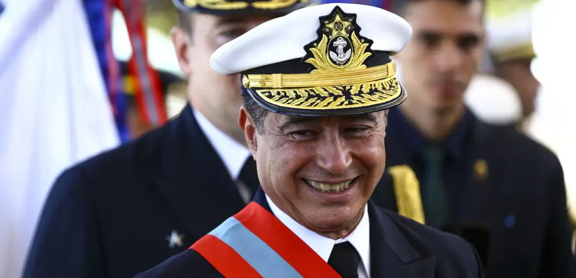 Relatório da PF diz que Marinha tinha tanques à disposição para golpe
