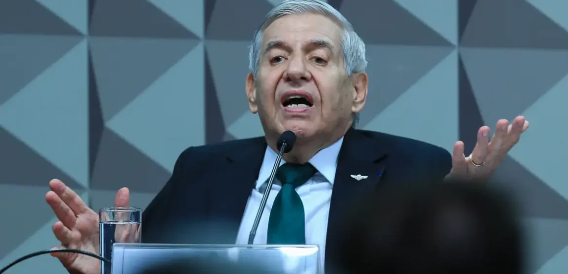 Anotações de Heleno continham “diretrizes estratégicas” contra urnas
