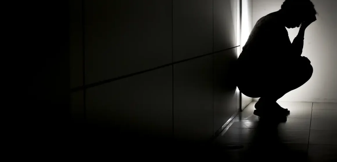 Violência aumenta risco de internação psiquiátrica entre jovens