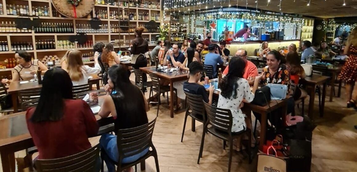 Emprego: 450 mil pessoas devem ter contratos temporários neste final de ano em todo o país