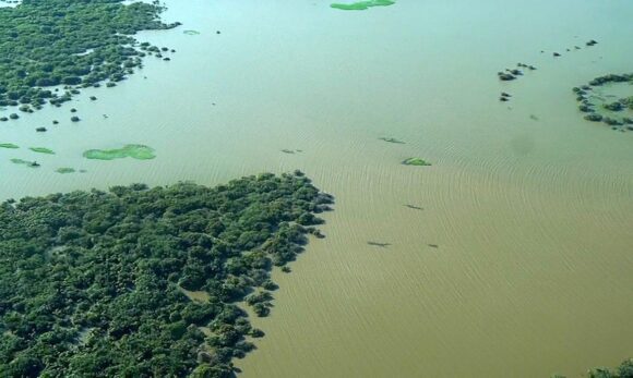 Rio Tapajós, em Santarém, sobe a cada dia