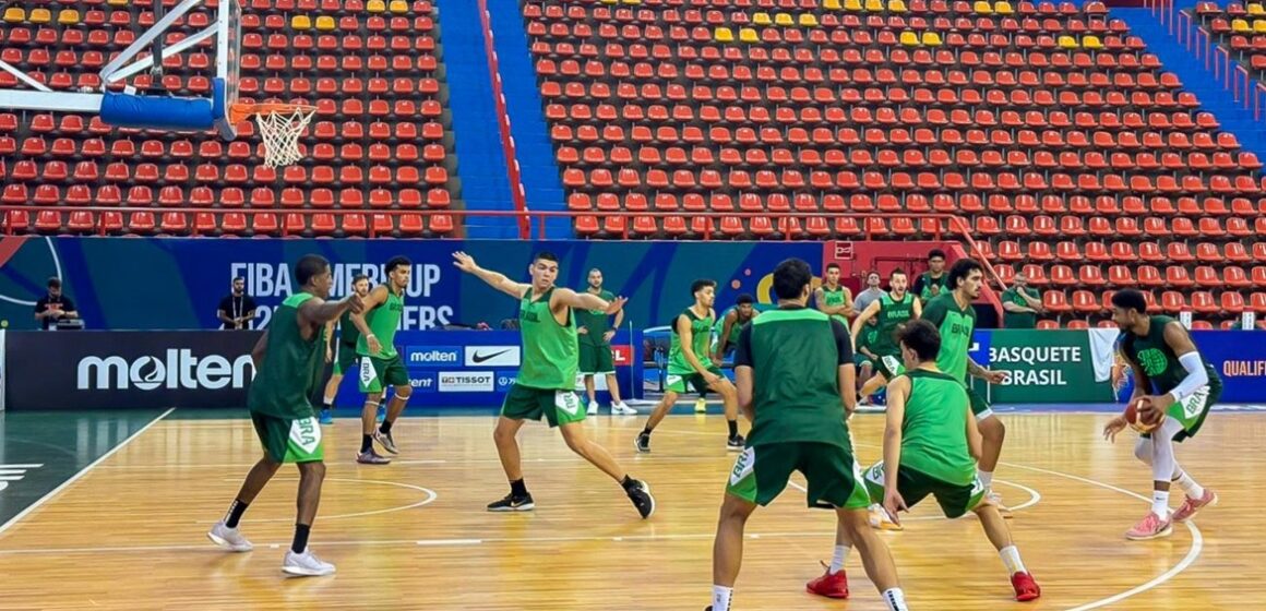 Seleção Brasileira de basquete masculino realiza mais um treino antes de jogo nesta quinta-feira