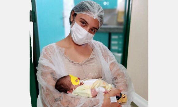 Hospital promove “Novembro Roxo” com sessão fotográfica para bebês internados