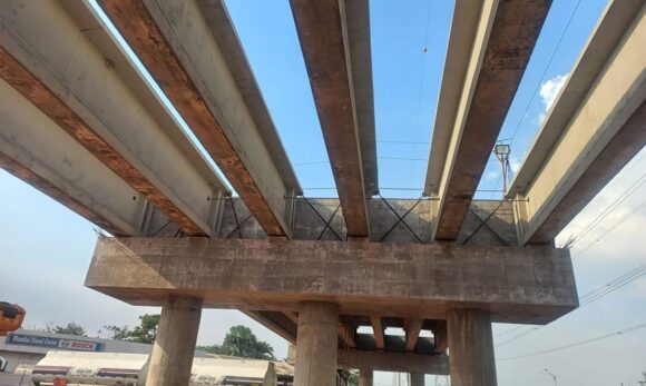 Viaduto da Avenida Independência tem todas as vigas içadas na BR-316