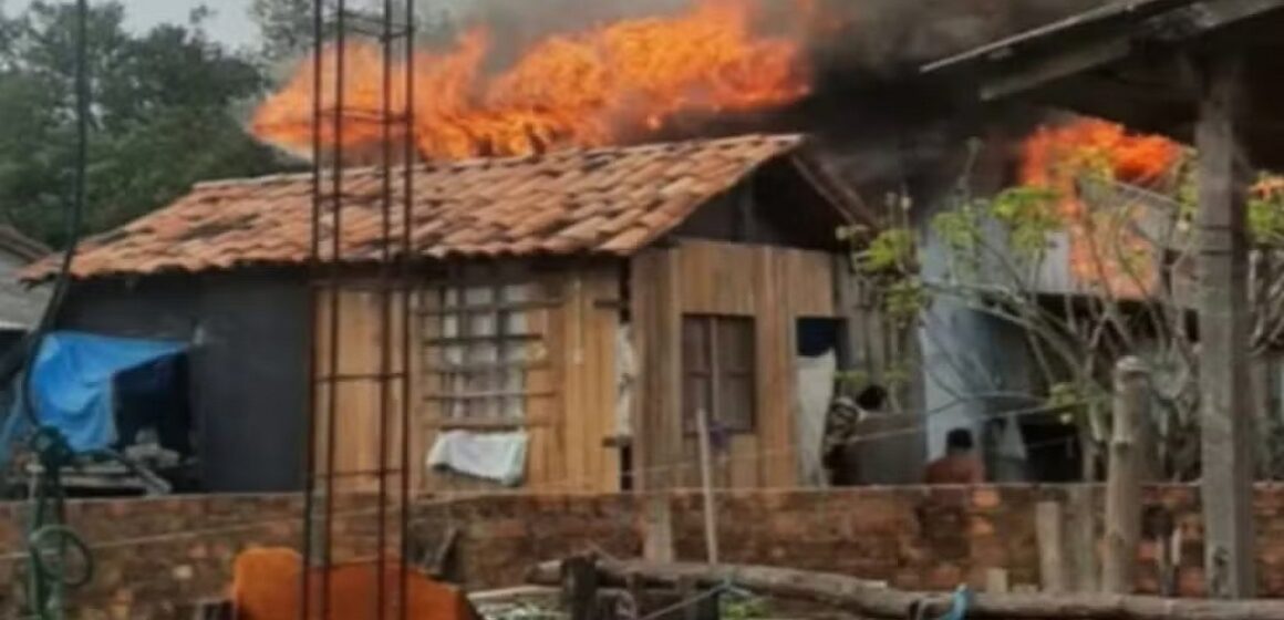 Quatro casas são destruídas por incêndio na Ilha de Algodoal
