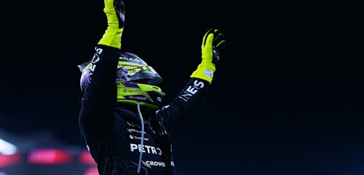 Hamilton se emociona em despedida à Mercedes