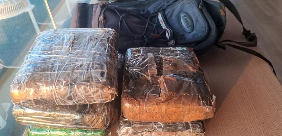 Mulher é presa em flagrante com drogas em Óbidos