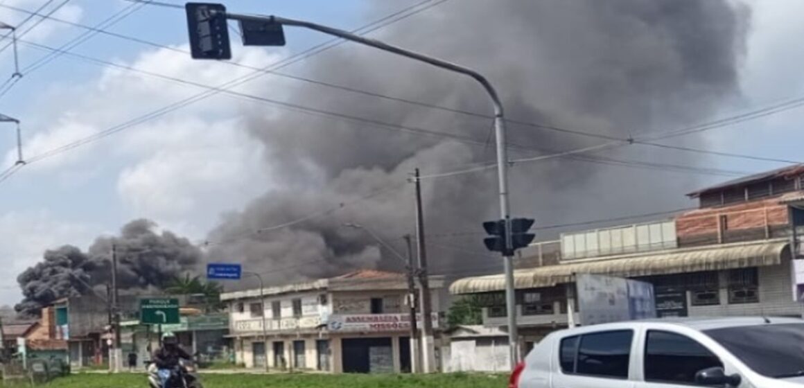 Loja é destruída por incêndio em Belém