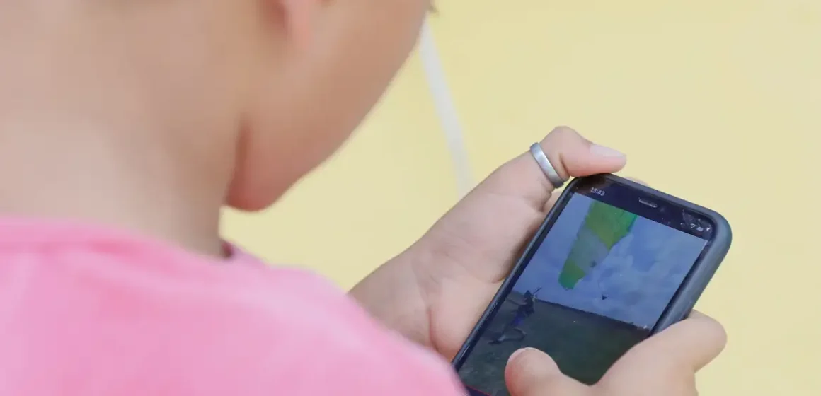 Escolas da educação básica iniciam ano letivo com proibição de celular