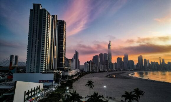 Metro quadrado residencial mais caro do Brasil fica em Balneário Camboriú