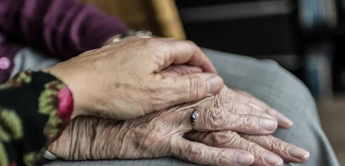 hands-2906458 Denúncias de violações aos direitos humanos aumentam 22% em um ano