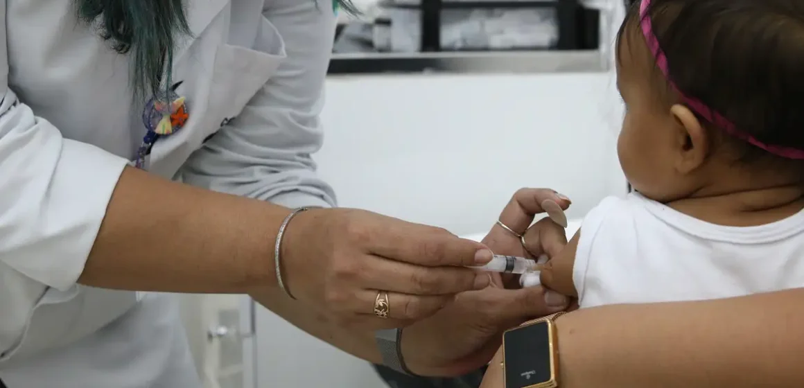Sem gotinha: entenda como fica novo esquema vacinal contra a pólio