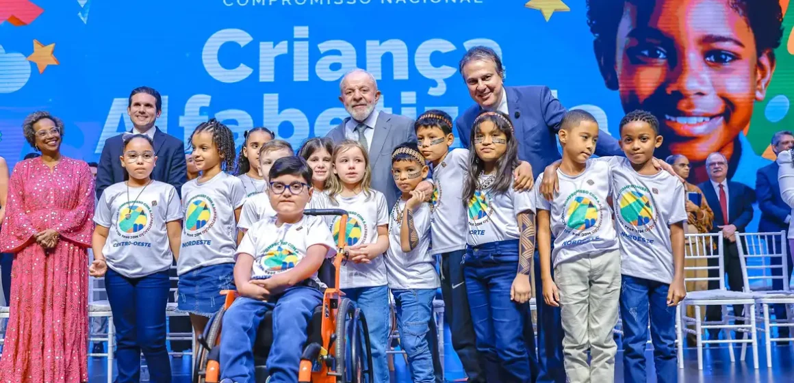 Lula diz que Brasil pode alfabetizar 80% das crianças até 2030