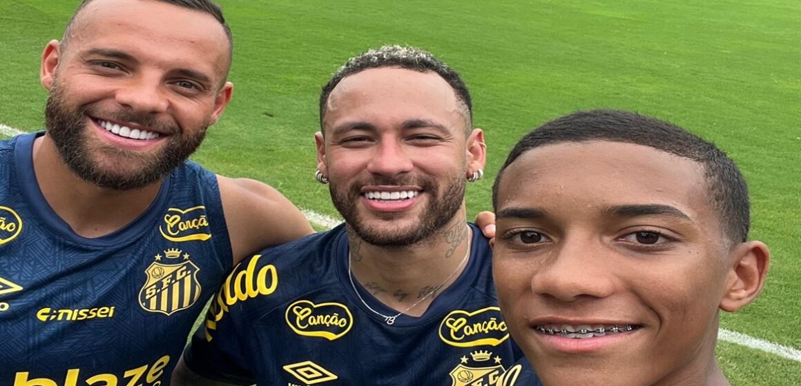 Neymar realiza primeiro treino em seu retorno ao Santos