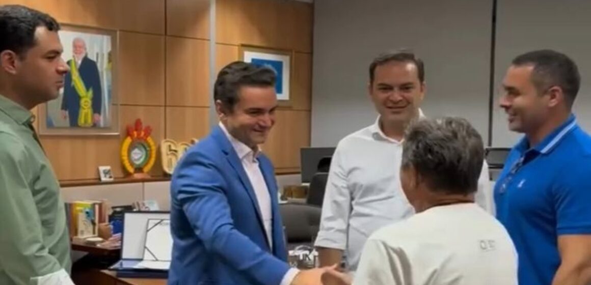 Celso Sabino anuncia apoio do Ministério ao Festival de Parintins