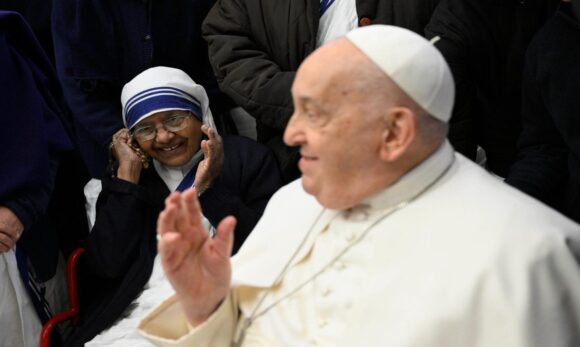 Papa Francisco tem ‘ligeira melhora’, mostram exames de sangue