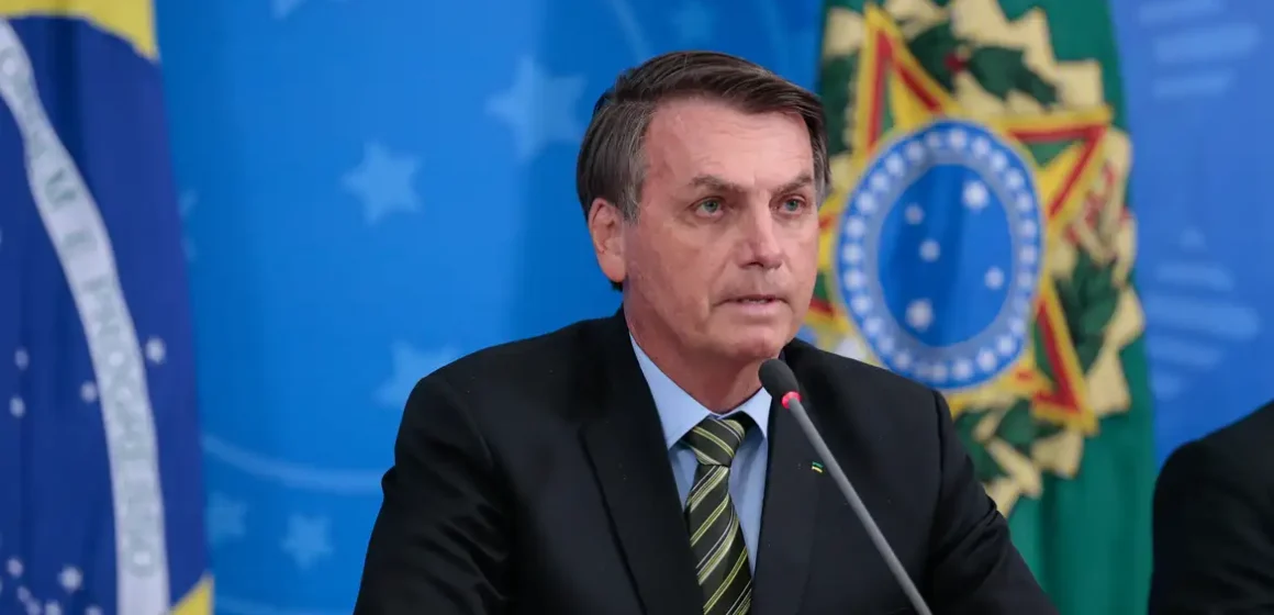 Para tornar Bolsonaro elegível, oposição estuda mudar Lei da Ficha Limpa