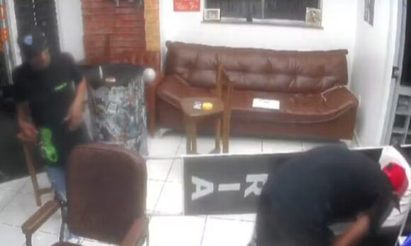 Em Belém, homens invadem barbearia e causam R$ 7 mil em prejuízos
