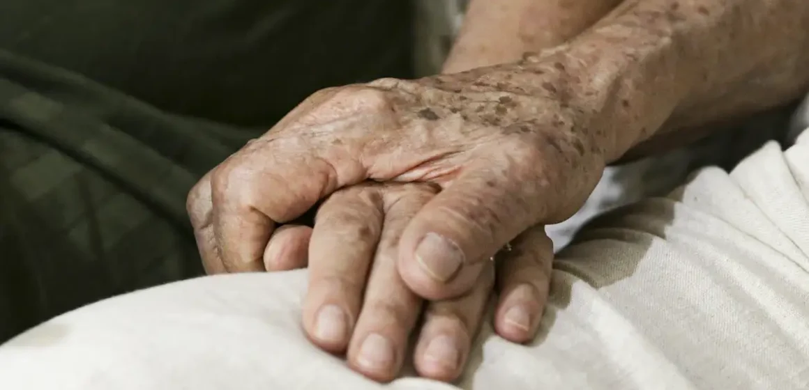 Fevereiro Roxo: Conscientização Sobre o Alzheimer