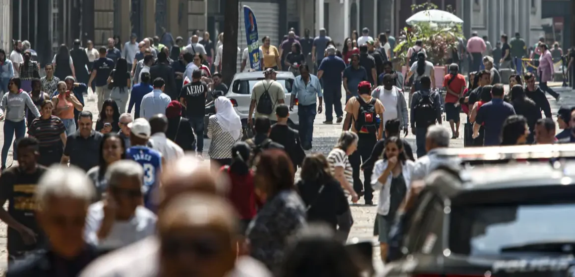 Desemprego e a informalidade de pretos e pardos estão acima da média