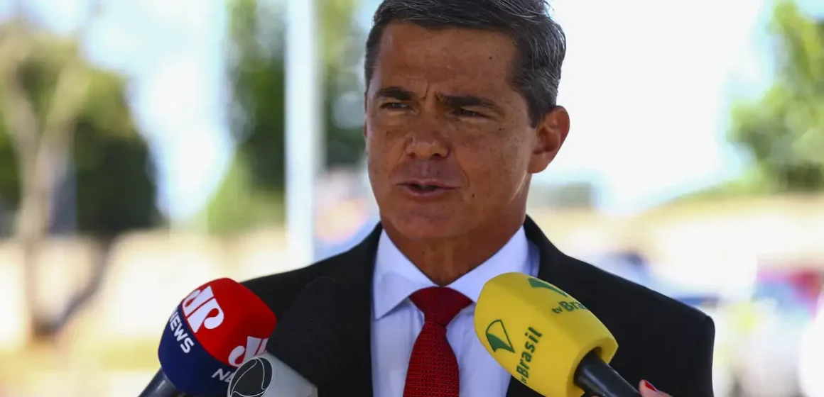 General estava com raiva e pressionava Bolsonaro por golpe, diz Cid
