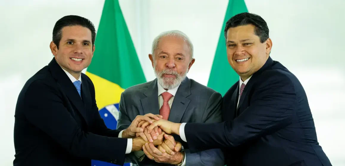 “Sou amigo dos dois”, diz Lula sobre novos presidentes do Legislativo