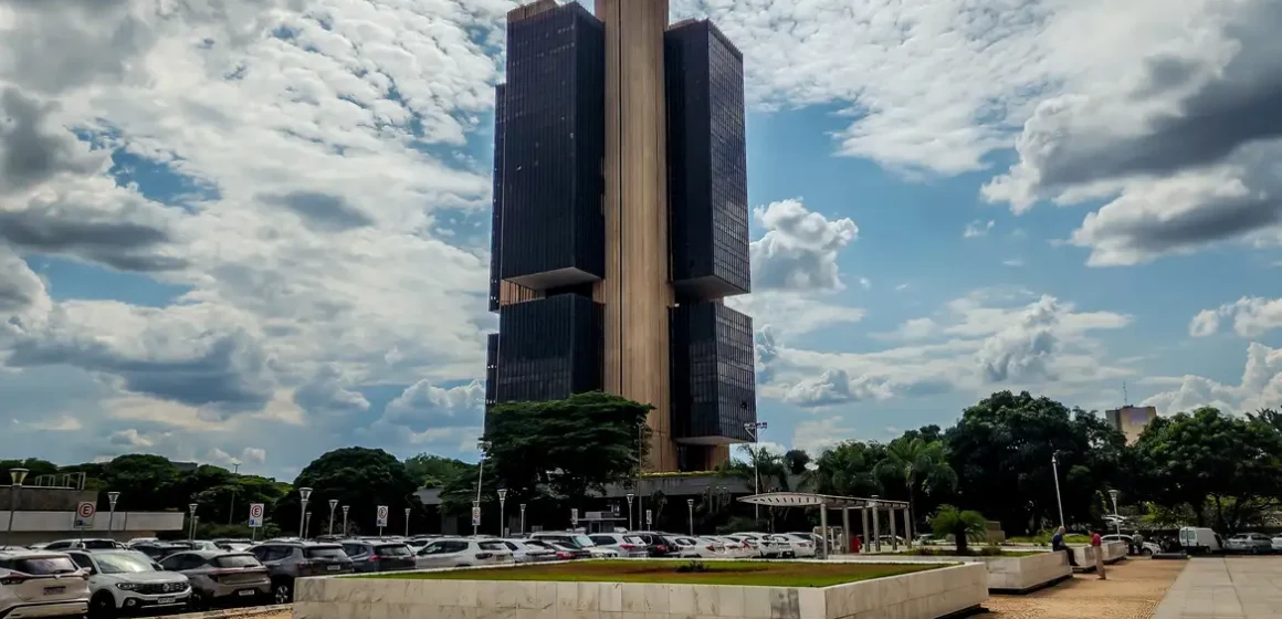 Copom eleva juros básicos da economia para 14,25% ao ano