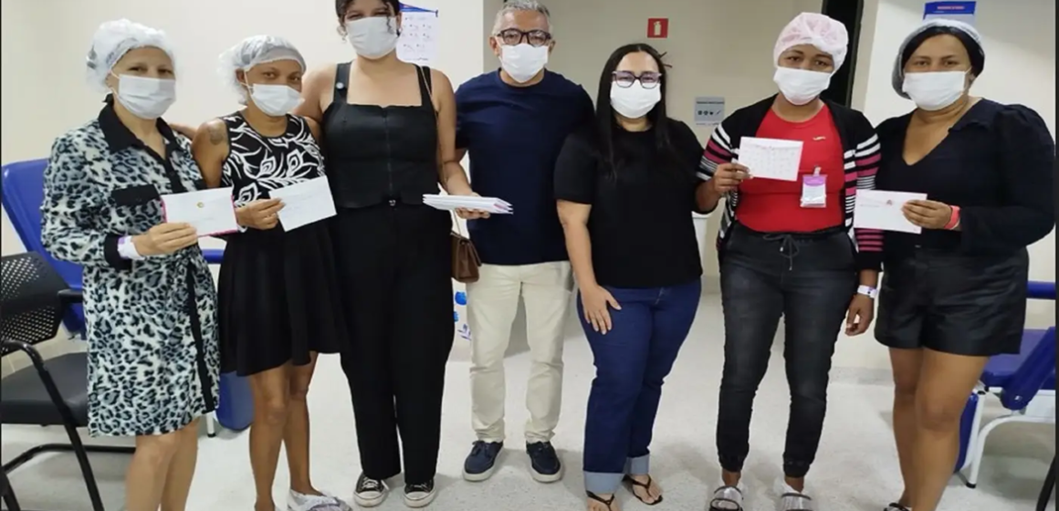 20250306194314-GC00065077-F00226352E Pacientes oncológicas recebem cartas de apoio de estudantes em Marabá