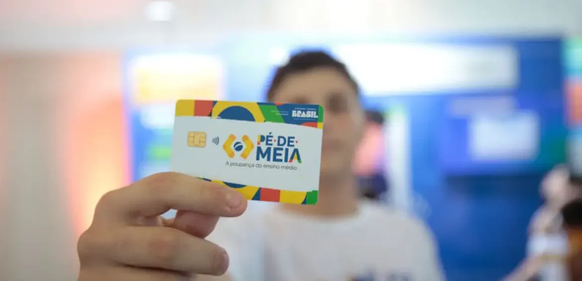 Em municípios do Pará, Minas Gerais e Bahia, têm mais gente recebendo o Pé-de-Meia do que aluno matriculado