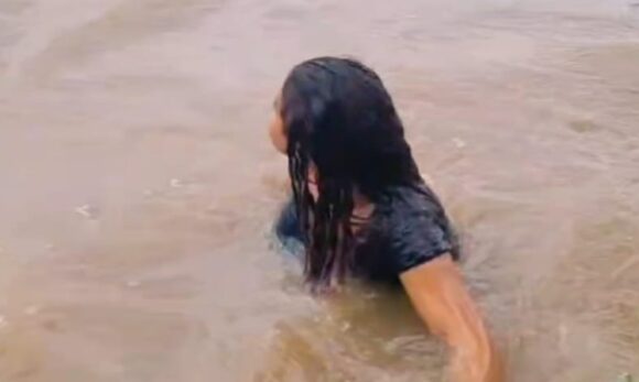 Moradora do Combu explica como nadar na ressaca do Rio Guamá e seguidores relatam medo