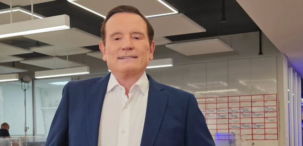 Domingo Espetacular, com Roberto Cabrini, supera o Fantástico