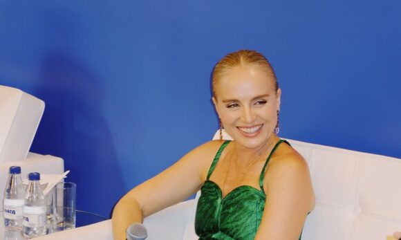 Angélica fala que não trocaria seus 51 anos pelos 21