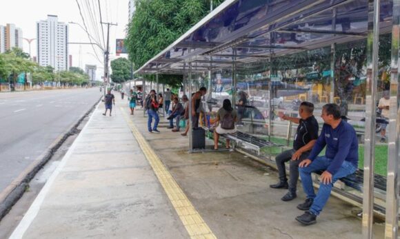 Novas paradas de ônibus para linha Mosqueiro/São Brás começam a operar na Almirante Barroso, em Belém