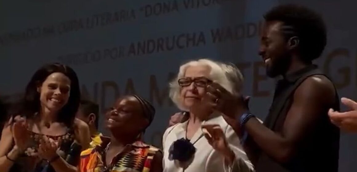 Na pré-estreia de “Vitória”, Fernanda Montenegro é ovacionada calorosamente