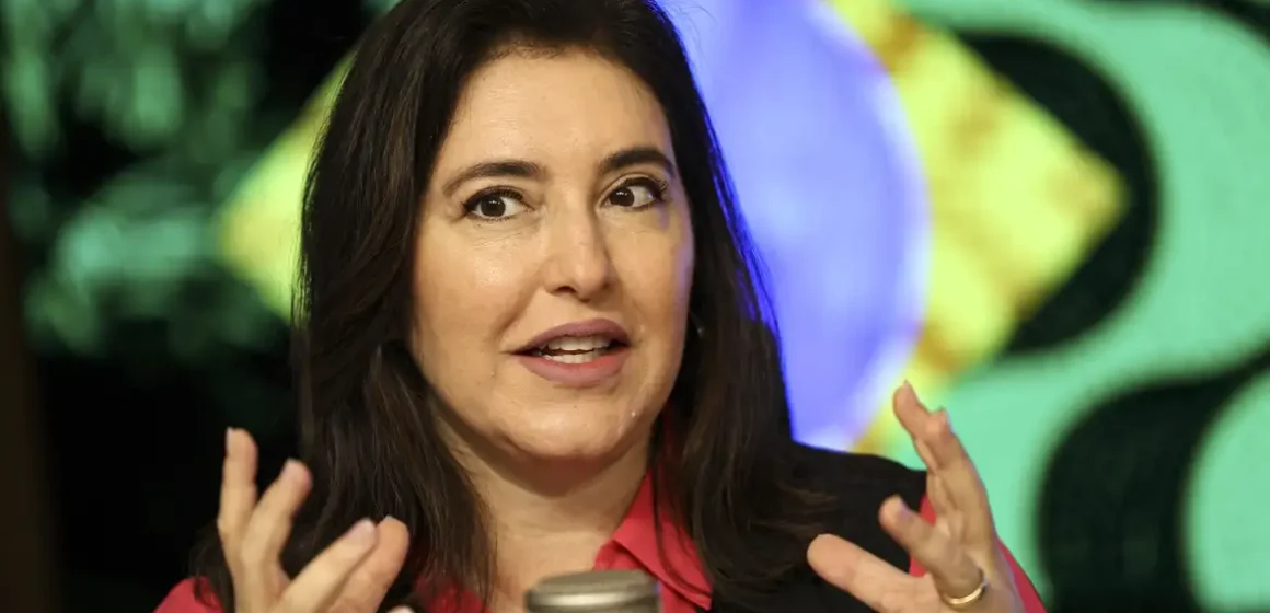 Verbas para Bolsa Família e Pé-de-Meia estão garantidas, diz ministra
