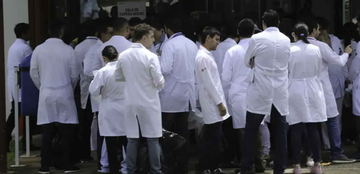 Revalida 2024: aprovados devem indicar universidades para revalidação