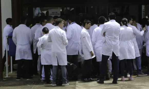 Revalida 2024: aprovados devem indicar universidades para revalidação