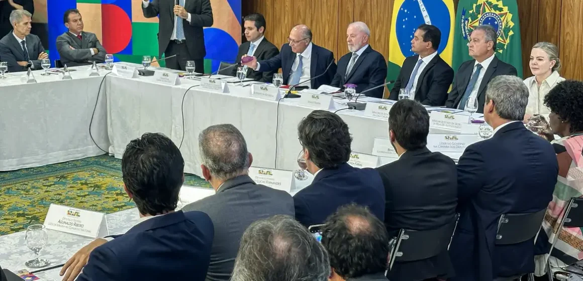 Lula entrega projeto de isenção de IR para quem ganha até R$ 5 mil