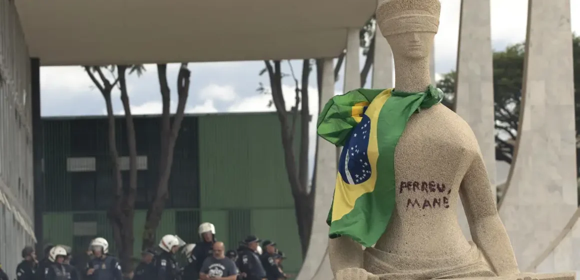 Mulher que pichou “Perdeu, mané” pede perdão em depoimento ao STF