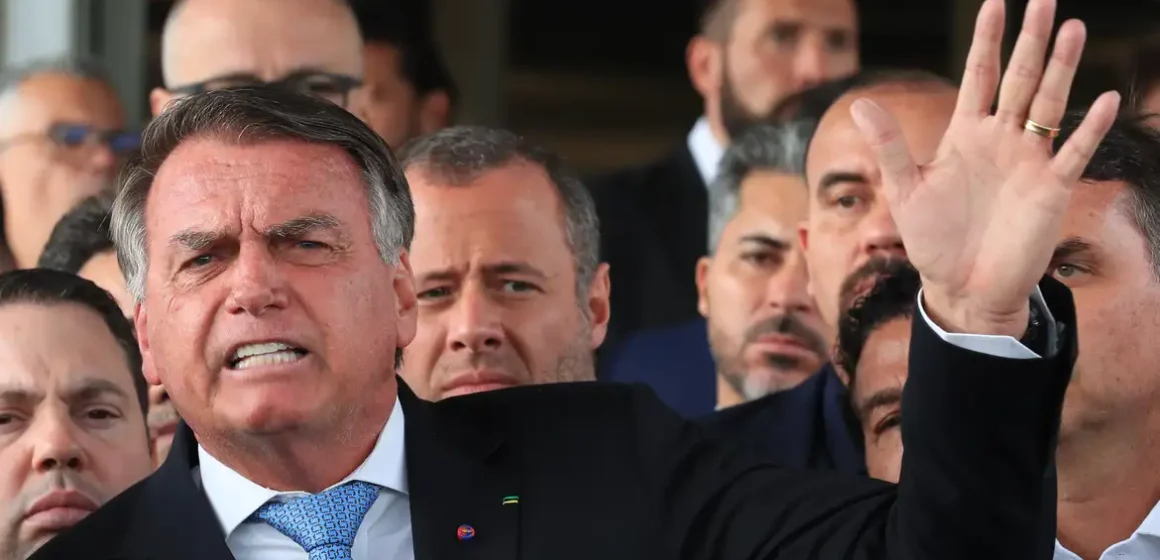 Após virar réu, Bolsonaro nega decreto de golpe de Estado