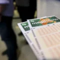 Mega-Sena acumula e prêmio vai para R$ 32 milhões