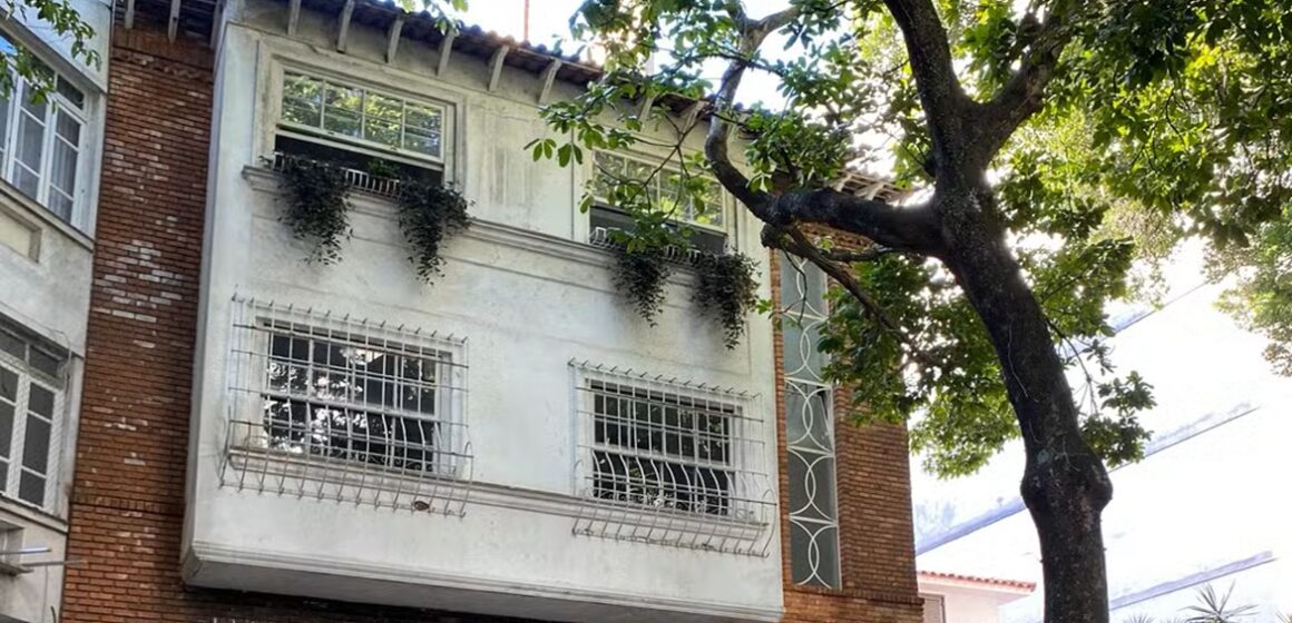 Apartamento onde morava Renato Russo está à venda por R$ 2,8 milhões