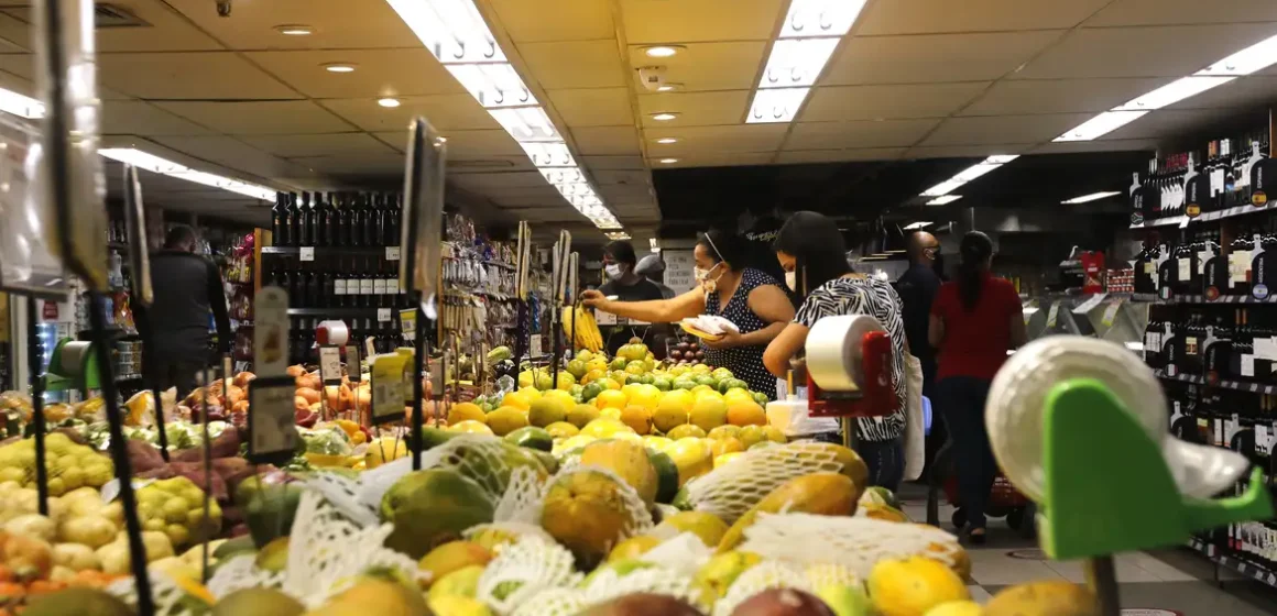 Estimativas do mercado para inflação e PIB permanecem estáveis